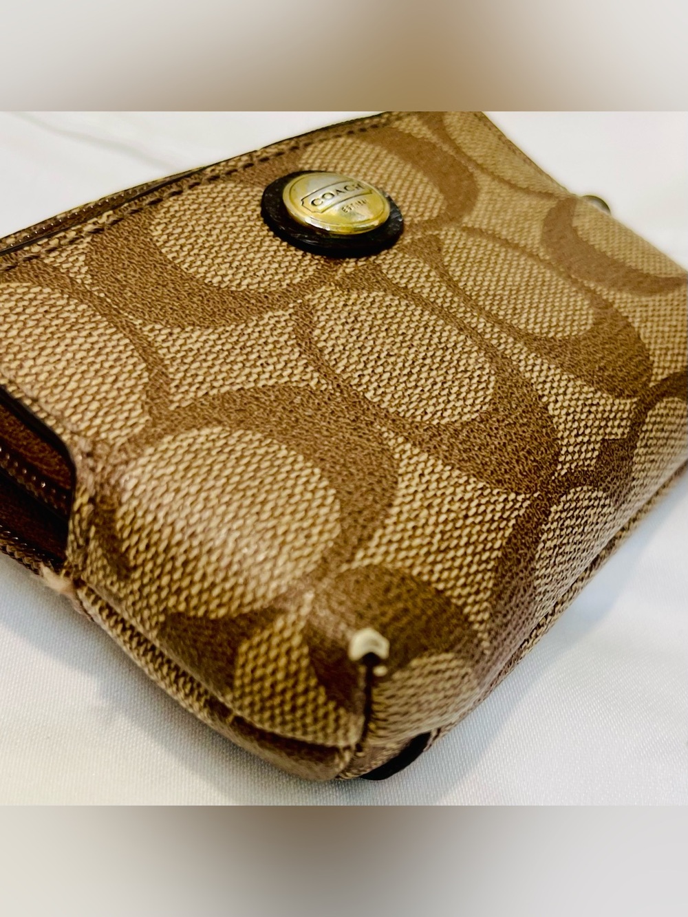 Coach Signature Coated Canvas Double Zip ID Wallet - Khaki/Brown